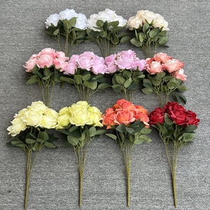 Matériaux de haute qualité 7 têtes de <span class=keywords><strong>roses</strong></span> bulgares décor floral vintage <span class=keywords><strong>bouquet</strong></span> de <span class=keywords><strong>roses</strong></span> rouges artificielles - Product Image 3