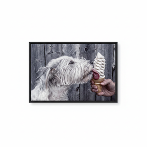 Toile imprimée représentant un chien mangeant de la crème glacée pour la décoration moderne du salon, TOILE ENCARTÉCHÉE NOIRE - Product Image 2