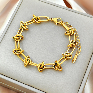 Ensemble collier et bracelet en acier inoxydable plaqué or 18 carats PVD à maillons noués |   Bijoux streetwear hypoallergéniques imperméables et robustes, idéal pour un cadeau - Product Image 3
