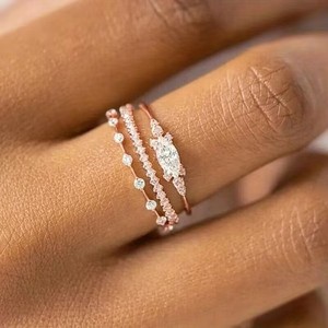 Set di Anelli di Fidanzamento di Lusso a Tre Pezzi per Donne, Gioielli alla Moda per Anniversario - Product Image 6