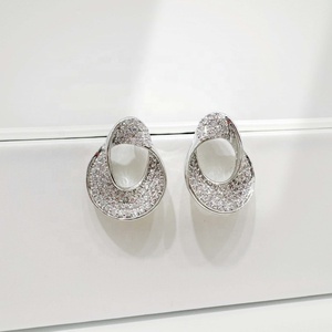 Boucles d'oreilles clous géométriques en laiton plaqué or 14 carats avec zircone, style exagéré, pour femme, idéales pour les fêtes, luxe et fantaisie - Product Image 1