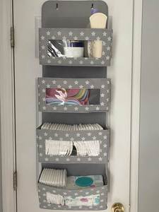 Organizador Colgante de Puerta con 4 Bolsillos para Guardar Ropa y Artículos de Bebé en Cunas y Armarios - Product Image 1