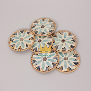 Dessous de verre rond en rotin écologique moderne fabriqué à la main avec incrustation de vadrouille pour une utilisation de cuisine de table en gros en vrac du Vietnam - Product Image 3