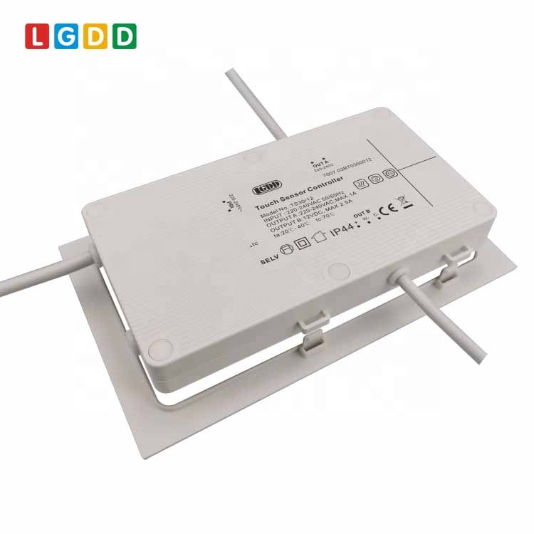 Диммируемый драйвер для изменения цвета CE IP44, встроенный сенсорный переключатель для противотуманного зеркала в ванной комнате