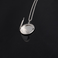 Boîte Photo Personnalisée en Acier Titane Brillant pour Couple Lettrage Personnalisé Collier Photo Gravé Chaînes de Pendentifs en Acier Inoxydable