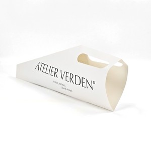 Geschenktüten mit integriertem Tragegriff, aus Karton, gefaltete Hülle, seitlich konisch zugeschnitten, Falzlinie, individuelle Markierungslinie - Product Image 1