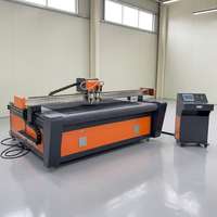 Machine de découpe à couteau oscillant CNC pour revêtement supérieur en cuir et coupe de matériaux intérieurs de voiture avec coupe pneumatique