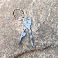 Vente en gros d'outils multifonctions en acier inoxydable pour le camping et la randonnée en plein air, porte-clés 6 en 1, couteau de survie portable, accessoire pour clés