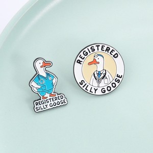 Broche de Animal para Uniforme de Médico, Divertido para Profissionais de Saúde, Engraçado, Acessório de Moda, Bolsa Versátil, Emblema Decorativo para Roupas - Product Image 3