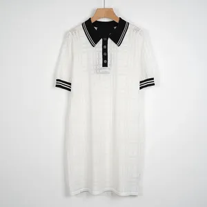 स्प्रिंग/समर नई काले और सफेद विपरीत चेकर खोखले कॉलर बुना हुआ लघु आस्तीन सुरुचिपूर्ण सेक्सी पोशाक