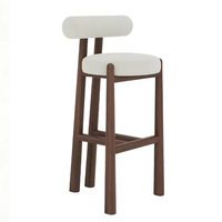 Tabourets de bar en rotin et bois massif de style mid-century, sans accoudoirs, avec repose-pieds en cannage tressé, capacité de charge de 150 kg, usage commercial, pour îlot de cuisine ou bar