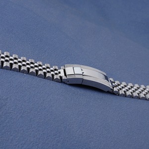 Bracelet de <span class=keywords><strong>montre</strong></span> Jubilee de luxe 20mm en acier inoxydable 316L pour Casio MTP1302 avec extrémité incurvée creuse pour fermoir Oyster - Product Image 4