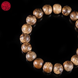 Pulsera de cuentas redondas de madera de agar natural de Malasia de 10 mm, madera envejecida rica en aceite, joyería artesanal premium y fragante - Product Image 2