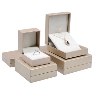 Boîte à bijoux en papier de luxe avec logo personnalisé FORTE Emballage de pendentif anneau bon marché imprimé en stock en gros pour bijoux - Product Image 6