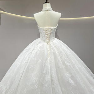 JFH39 Elegante Vestido de Novia Moderno sin Tirantes con Cola Capilla, Flores de Satén y Bordado de Cristal - Product Image 4