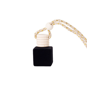 8ml Vazio Carro Pendurado Air Freshener Garrafa Mini Forma Quadrada Plush Car Perfume Difusor Garrafa com Tampa De Madeira - Product Image 6
