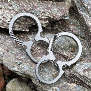 LFEDC พวงกุญแจไทเทเนียมอเนกประสงค์แบบพกพาสำหรับใช้งานกลางแจ้ง คุณภาพสูง ของขวัญสำหรับคุณพ่อหรือแฟนหนุ่ม - Product Image 1