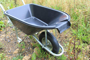 Vente en gros personnalisé H WB5600 <span class=keywords><strong>brouette</strong></span> tout-terrain plateau en plastique noir OEM fabriqué en Chine tout neige <span class=keywords><strong>Haemmerlin</strong></span> outils agricoles <span class=keywords><strong>pas</strong></span> <span class=keywords><strong>cher</strong></span> Espagne - Product Image 6