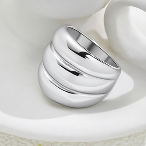 Anello Largo Personalizzato Zhongzhe CE, Moda Semplice in Acciaio Inossidabile 316L Placcato Oro 18K, Antiossidante e Impermeabile - Product Image 3