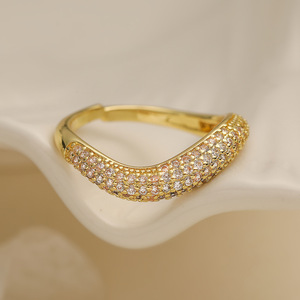 Anello di zircone in oro 18K di lusso in rame di lusso di moda placcato per donne dal Design unico con regalo Souvenir di fascia alta - Product Image 1