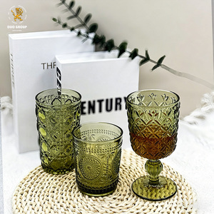 Ensemble de verres à eau verts en verre gaufré tournesol perlé, verres highball, gobelets romantiques colorés - Product Image 1