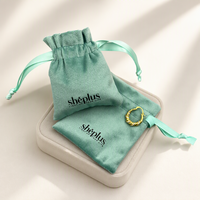 Pochette à bijoux en daim vert menthe personnalisée avec cordon de serrage et ruban en satin à volants pour emballage cadeau, logo OEM imprimé