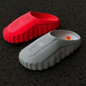 Pantuflas deportivas de diseño moderno al por mayor de fábrica, pantuflas impermeables de suela suave y cómoda con masaje, para hombre y mujer - Product Image 1