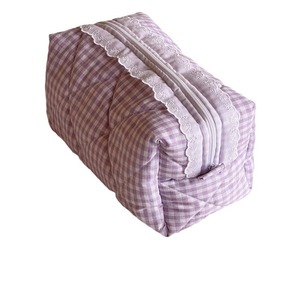 Trousse de toilette minimaliste transfrontalière, organiseur portable de produits cosmétiques et de soins de la peau pour le voyage, matelassé avec garniture en dentelle à carreaux - Product Image 5