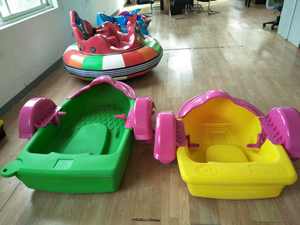 Barco a pedal para parque de atracciones para niños, juguetes acuáticos, barco para piscina de agua - Product Image 2