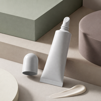 Baume à lèvres repulpant personnalisé et unique à l'acide hyaluronique, aux peptides et au beurre de karité pour le soin des lèvres