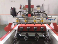 Machine à bois CNC 3D à 4 têtes Haute précision 4 axes Routeur à bois multi-broches Machine à couper le bois à 4 têtes Moteur central