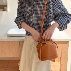 Sac bandoulière en cuir pour femme, personnalisé, de haute qualité et tendance, sac seau pour femme - Product Image 4