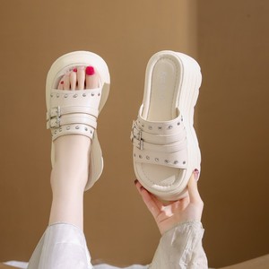 Sandali con Zeppa e Plateau da Donna con Cinturini Borchiati, Ciabatte con Suola Spessa Personalizzabili con Logo all'Ingrosso - Product Image 6