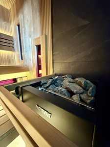 Geräumiges Outdoor-Saunahaus für 6-8 Personen mit Glastür und Finnischem Design - Product Image 6