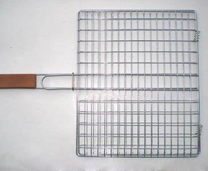 Grille de barbecue en acier galvanisé et aluminium à trous carrés avec poignée pour le camping en plein air, la restauration, les restaurants et la cuisson au barbecue - Product Image 2
