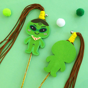 Juguete para Gatos Kitta Fish, Divertido Juguete Duradero para Gatos con Campana de Alien de Pelo Largo y Borlas de Gamuza - Venta al por Mayor Directa de Fábrica - Product Image 3
