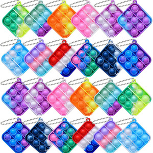Populares Mini Juguetes Sensoriales Cuadrados de Silicona para Apretar, Llavero Sensorial de Burbujas, Paquete de Juguetes Antiestrés, Recuerdos a Granel para Fiestas de Niñas - Product Image 2