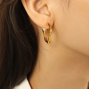 Pendientes de Aro Geométricos Chapados en Oro con Perla Sintética para Uso Diario de Mujer - Product Image 4