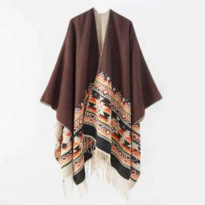 Ponchos et capes mexicains classiques en laine longue pour femmes, chauds pour l'hiver, à capuche ouverte, avec pompons, pour activités de plein air - Product Image 4