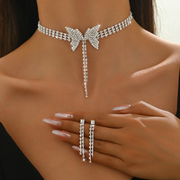 Parure de bijoux élégante en cuivre motif papillon – Collier et boucles d'oreilles à motif géométrique pour mariages, fêtes et fiançailles de la mariée romantique