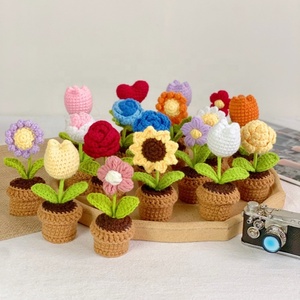 Tulipanes de hilo de ganchillo en maceta pequeña, flores artificiales decorativas, regalos creativos, adornos bonitos - Product Image 2