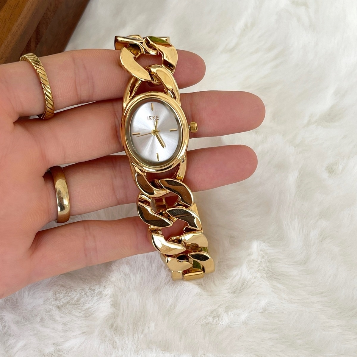Vintage Dainty Oval Dial Gold Bracelet Watch - Luxury Waterproof Casual Vintage White Oval Flower Minimalist Gold Womens Watch Small  main image 3
