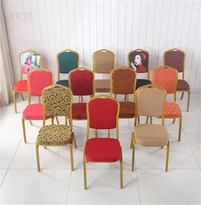 프랑스 저렴한 호텔 빨간 의자 및 테이블 연회 의자 쌓을 수있는 결혼식