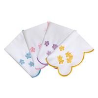 Serviettes de table brodées de style français élégant, bord festonné, finition lavée, sur mesure, embellissements romantiques à la fleur de cerisier