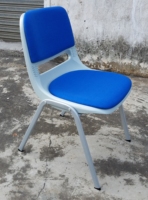 Chaise d'école empilable en plastique traditionnelle AHL pour usage commercial