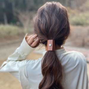 Élastiques à cheveux en cuir de style japonais et coréen, chic et délicat à la française, minimaliste et discret. - Product Image 1