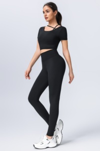 Set Yoga 2 Pezzi: Top Corto a Maniche Corte con Scollo Rotondo e Leggings a Vita Alta a Tutta Lunghezza con Spalline Incrociate, Senza Cuciture, Elasticizzato in Quattro Direzioni - Product Image 5