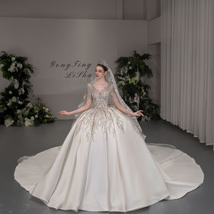 Vestido de Novia GT167 Moderno, Estilo Princesa, Manga Larga, Apliques, Escote Corazón, Cola de Capilla, Largo hasta el Suelo, Elegante, Satén Suave - Product Image 1