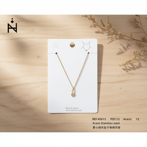 Collana con Ciondolo a Forma di Lucchetto in Acciaio Inossidabile - Product Image 3