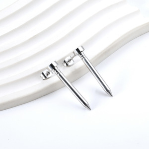 Pendientes de acero con forma de púa, joyería de moda para hombres y mujeres, accesorio para perforaciones - Product Image 1